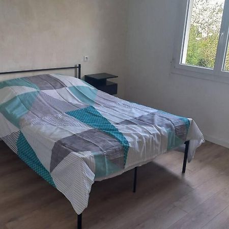 Maison Spacieuse Avec Un Terrain Casseneuil Zewnętrze zdjęcie