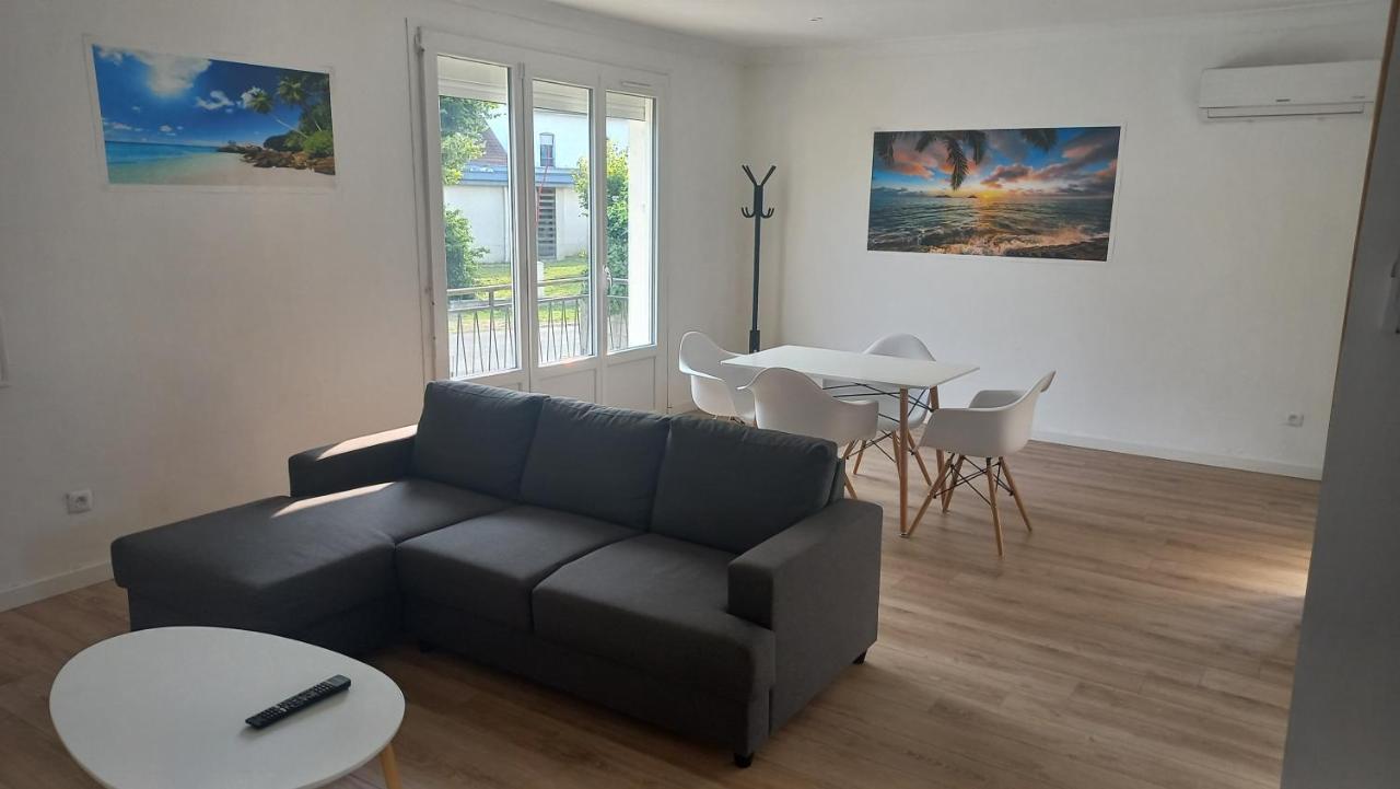Maison Spacieuse Avec Un Terrain Casseneuil Zewnętrze zdjęcie